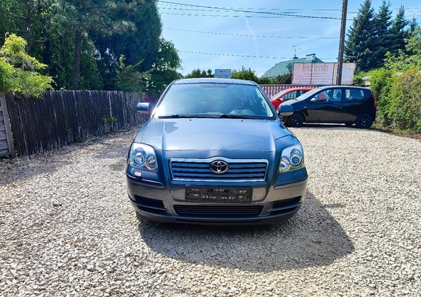 Toyota Avensis cena 12177 przebieg: 252650, rok produkcji 2004 z Radzyń Chełmiński małe 121